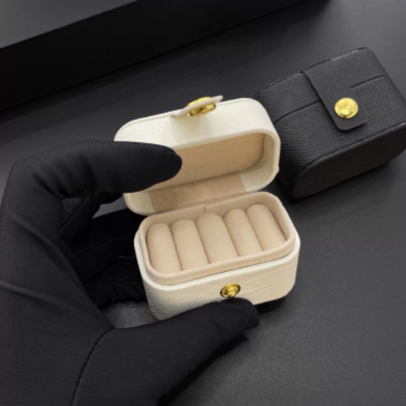 Leather Portable Jewelry Box D - огляд і ціна Travel Accessories Jewelry