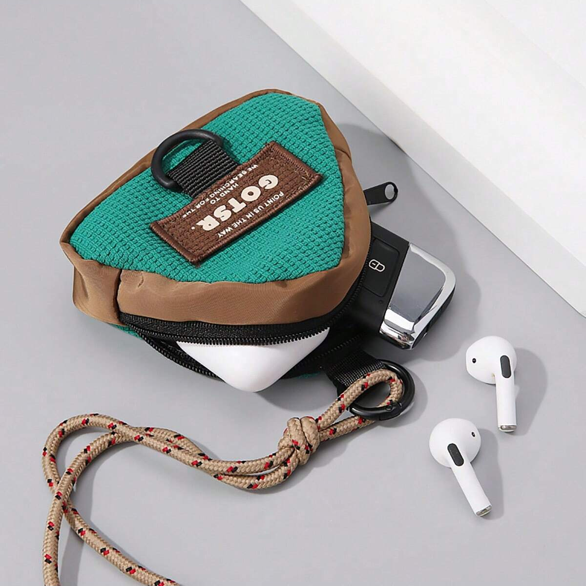 1Pcs Portable Mini Triangular  - огляд і ціна Travel Accessories Jewelry