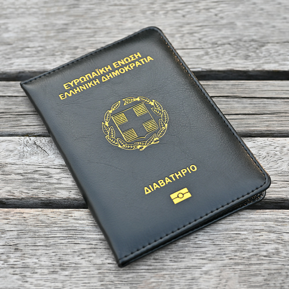 The Hellenic Republic Passport - огляд і ціна Travel Accessories Greece