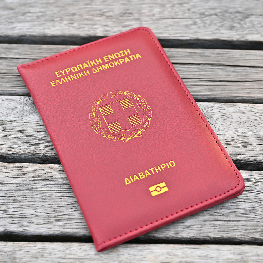 The Hellenic Republic Passport - огляд і ціна Travel Accessories Greece